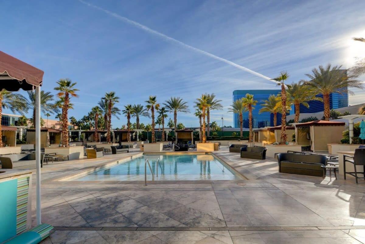 Mgm Signature-33-709 F1 Track & Strip View Balcony Las Vegas Exterior photo