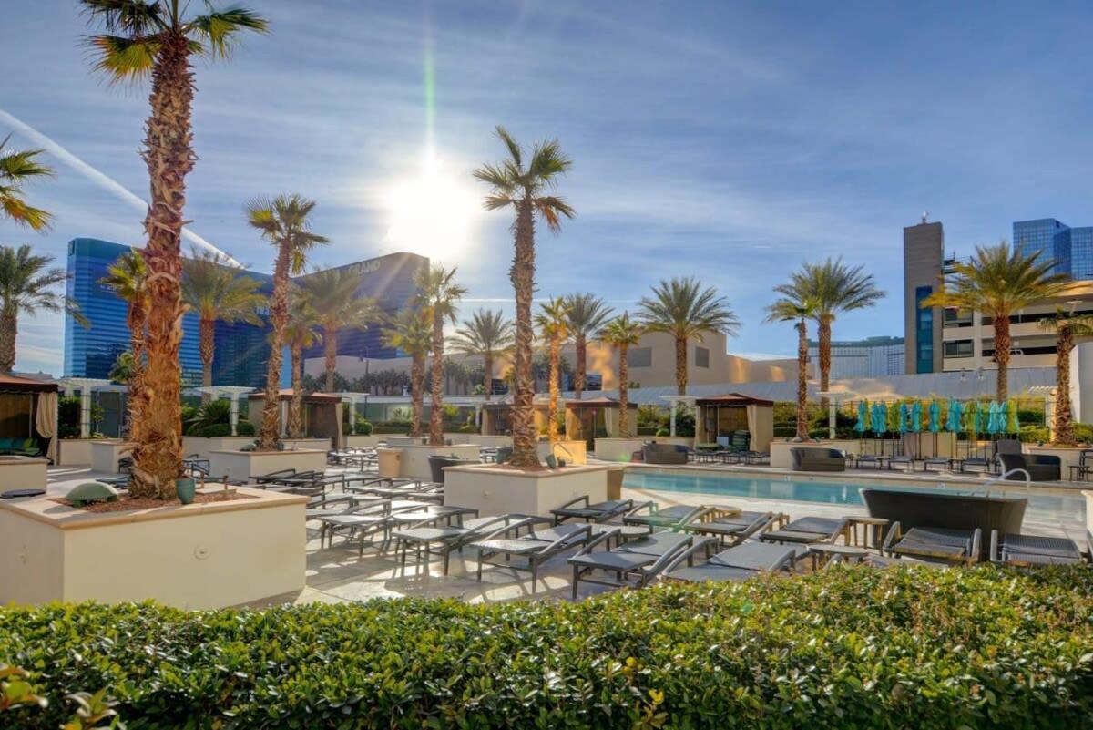Mgm Signature-33-709 F1 Track & Strip View Balcony Las Vegas Exterior photo