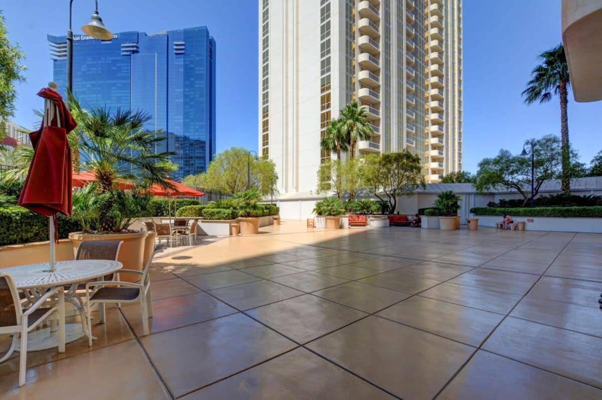 Mgm Signature-33-709 F1 Track & Strip View Balcony Las Vegas Exterior photo